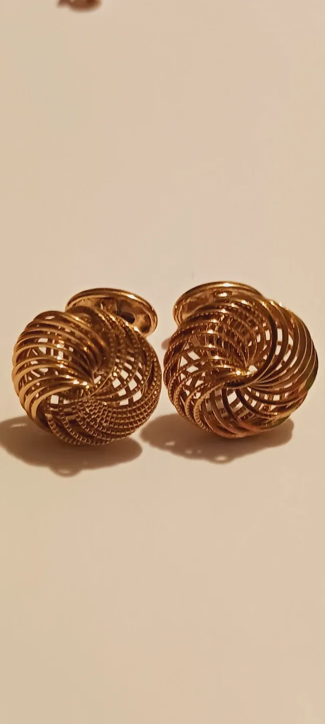 Beautiful Gold Tone Wire Swirled Cufflinks