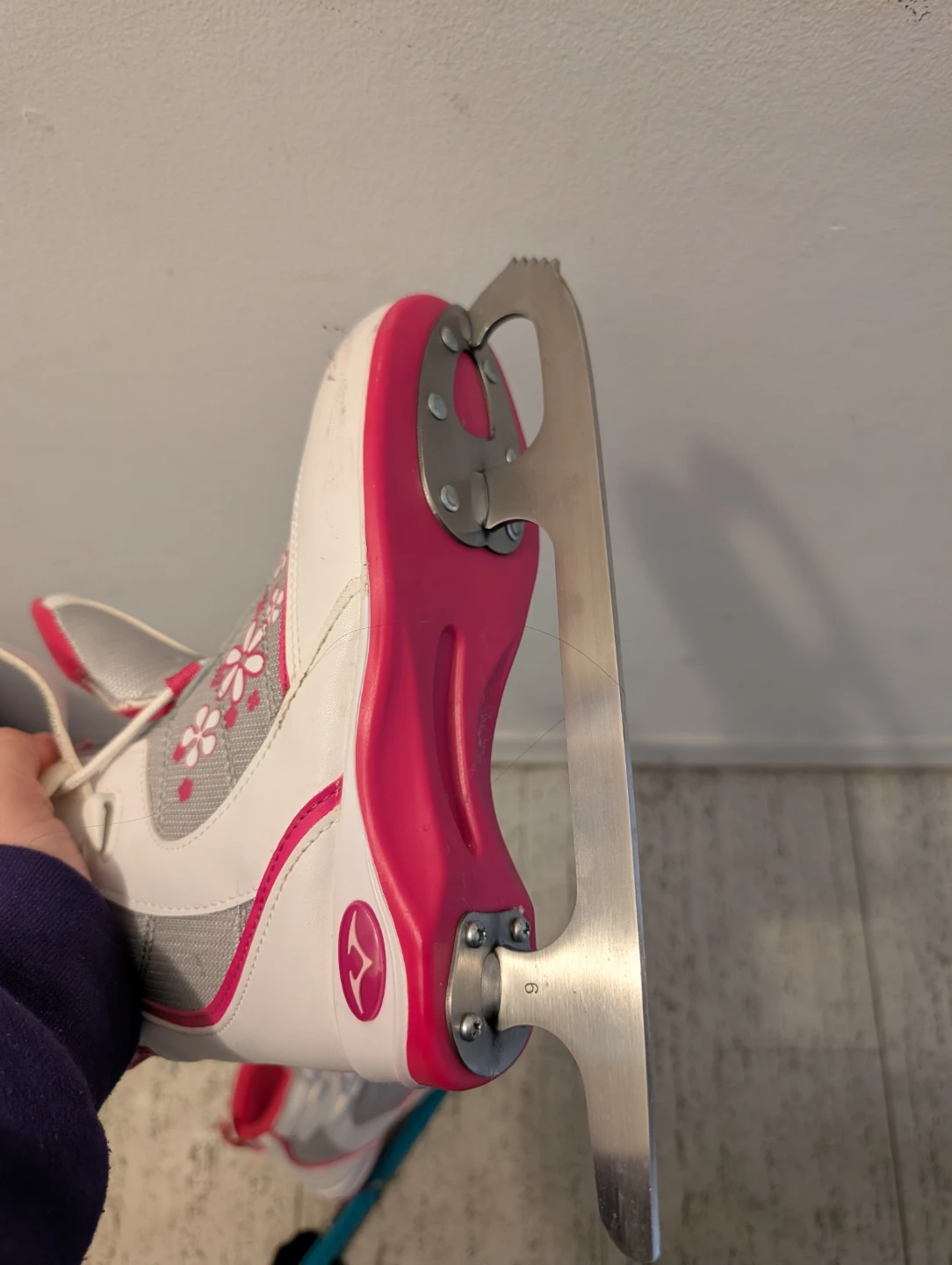 Vic Hockey Girl's Ice Skates - US Size 4 - photo 3