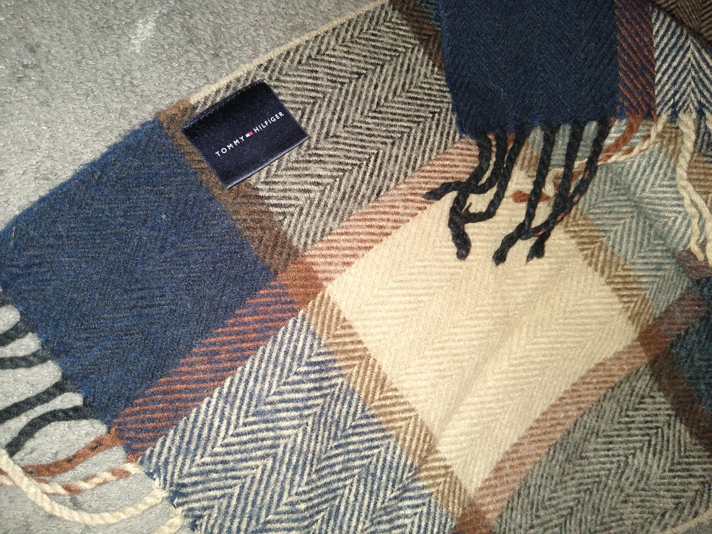 Tommy Hilfiger cashmere scarf - photo 3