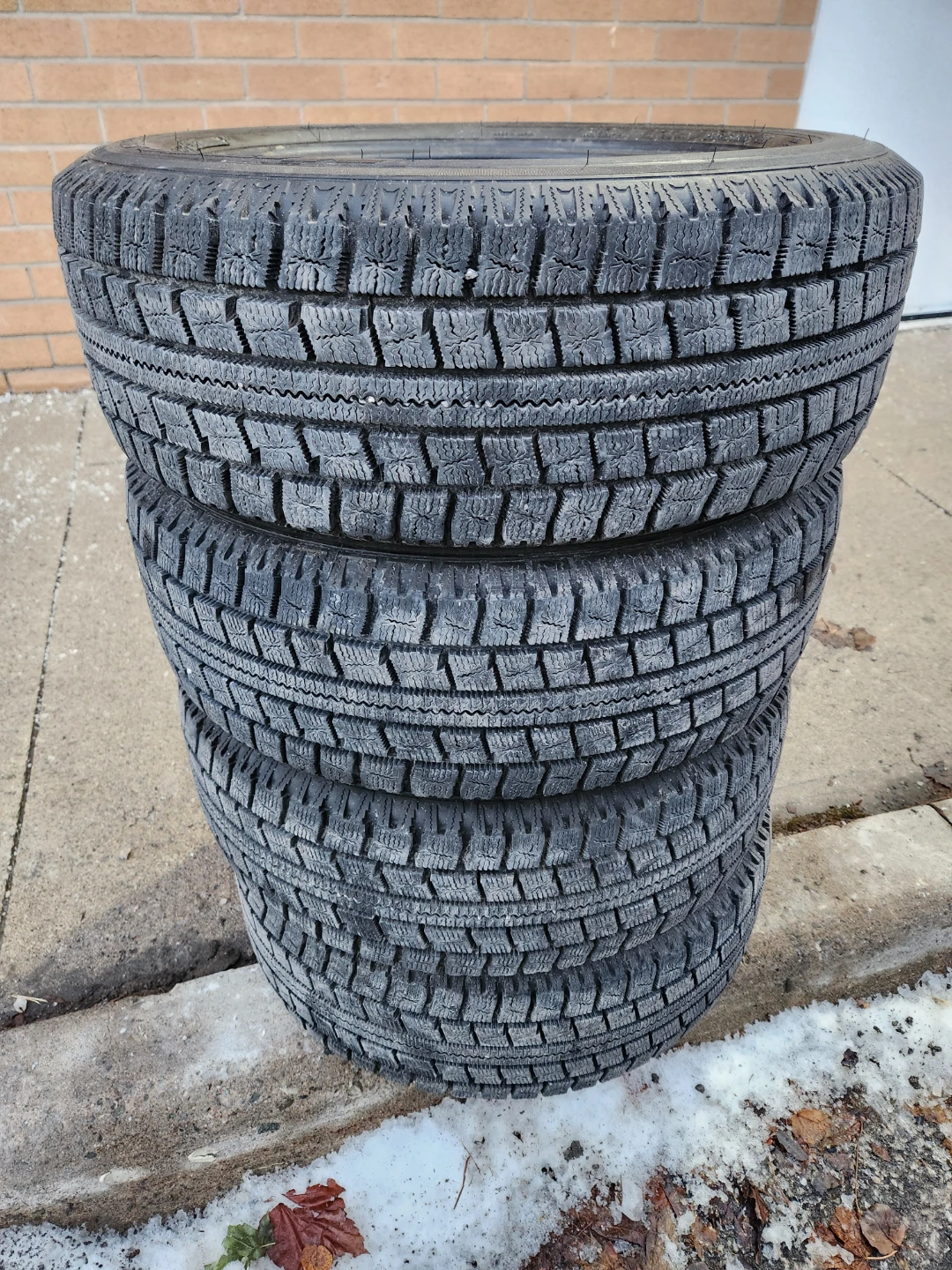 Set of 4 Nitto Winter Tires - 205/60R16 - photo 5