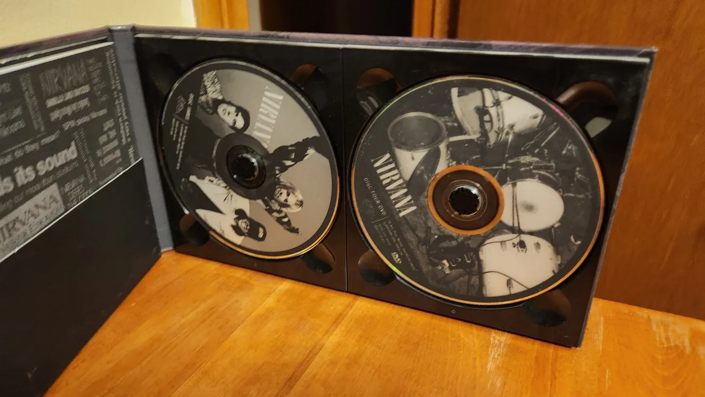 Nirvana - With the Lights Out Collector's CD & DVD Box Set image indicator(6)