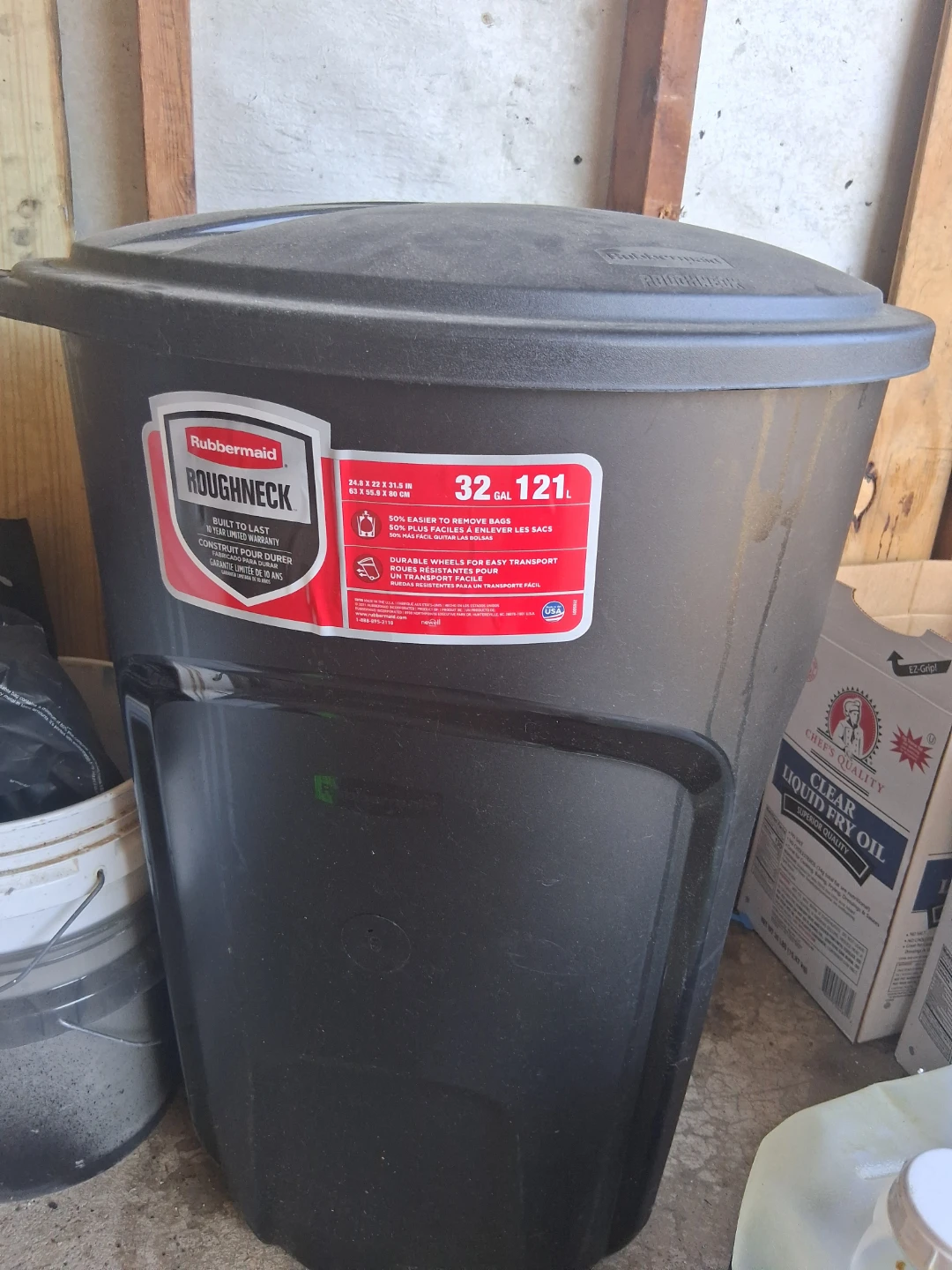 Rubbermaid Roughneck 32-Gal Trash Can