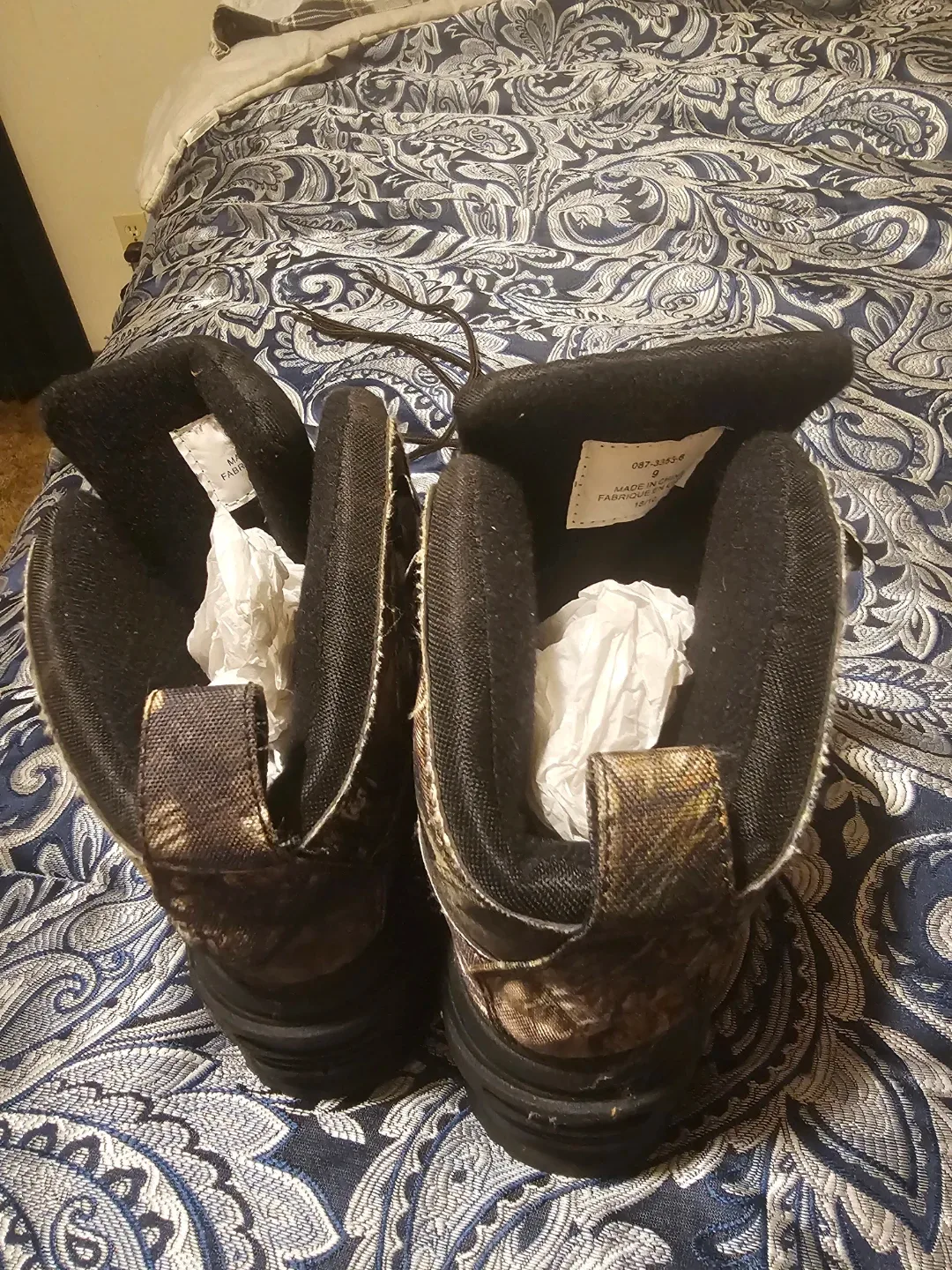 New...Camo thinsulate hunting boots size 9 image indicator(3)