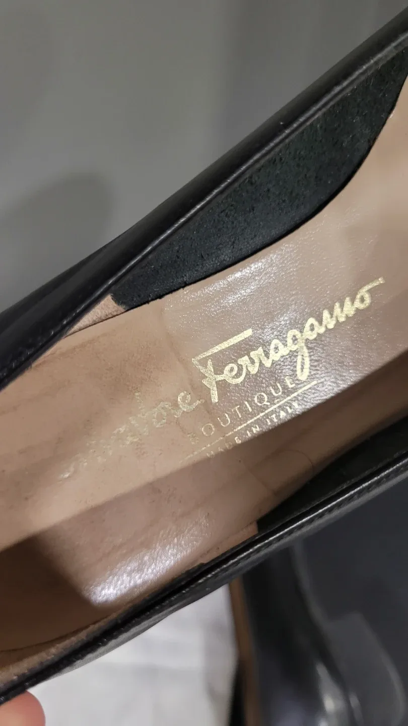 Salvatore ferragamo size 9 image indicator(6)