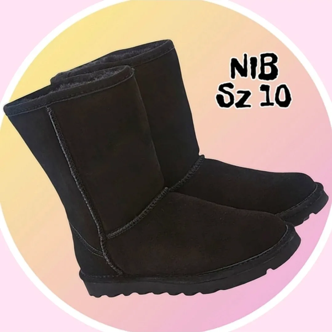 #Cleanout NIB Bearpaw Emma Short Size 10