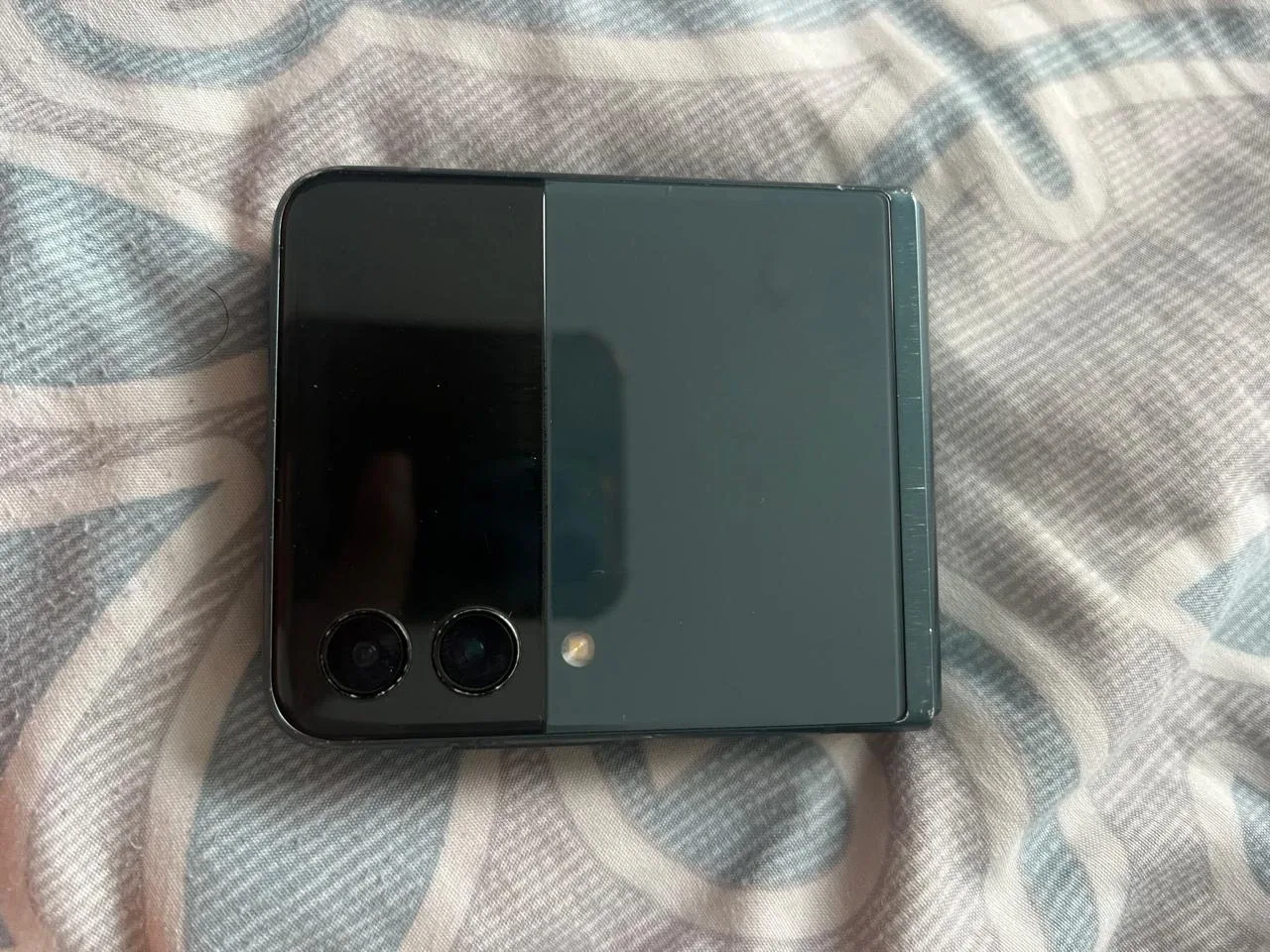 Samsung Galaxy Z Flip3 5G Green image indicator(2)