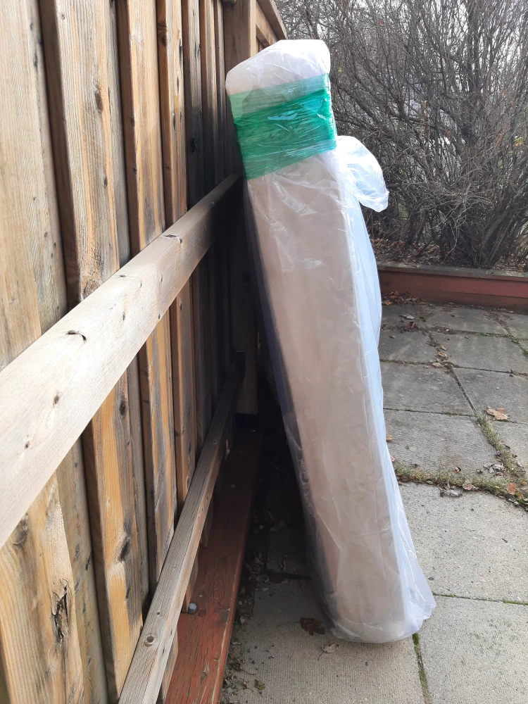 Queen box spring - wrapped in plastic - photo 3