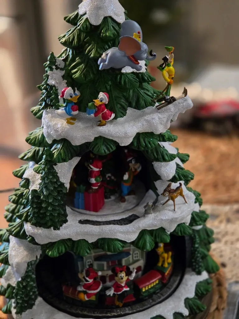 Disney Christmas Tree Musical Figurine image indicator(3)