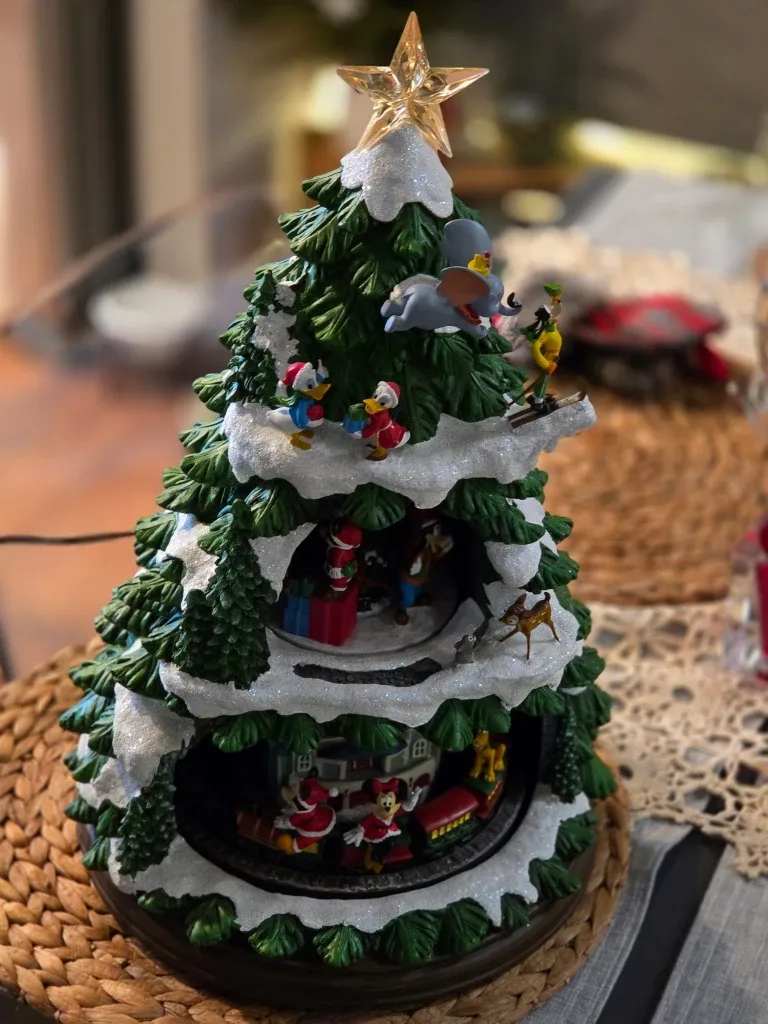 Disney Christmas Tree Musical Figurine image indicator(4)