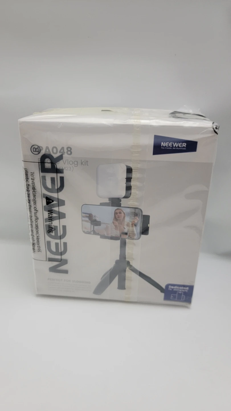 Neewer Complete Vlogging Kit for Phone, RGB Light + Mic + Tripod - photo 2