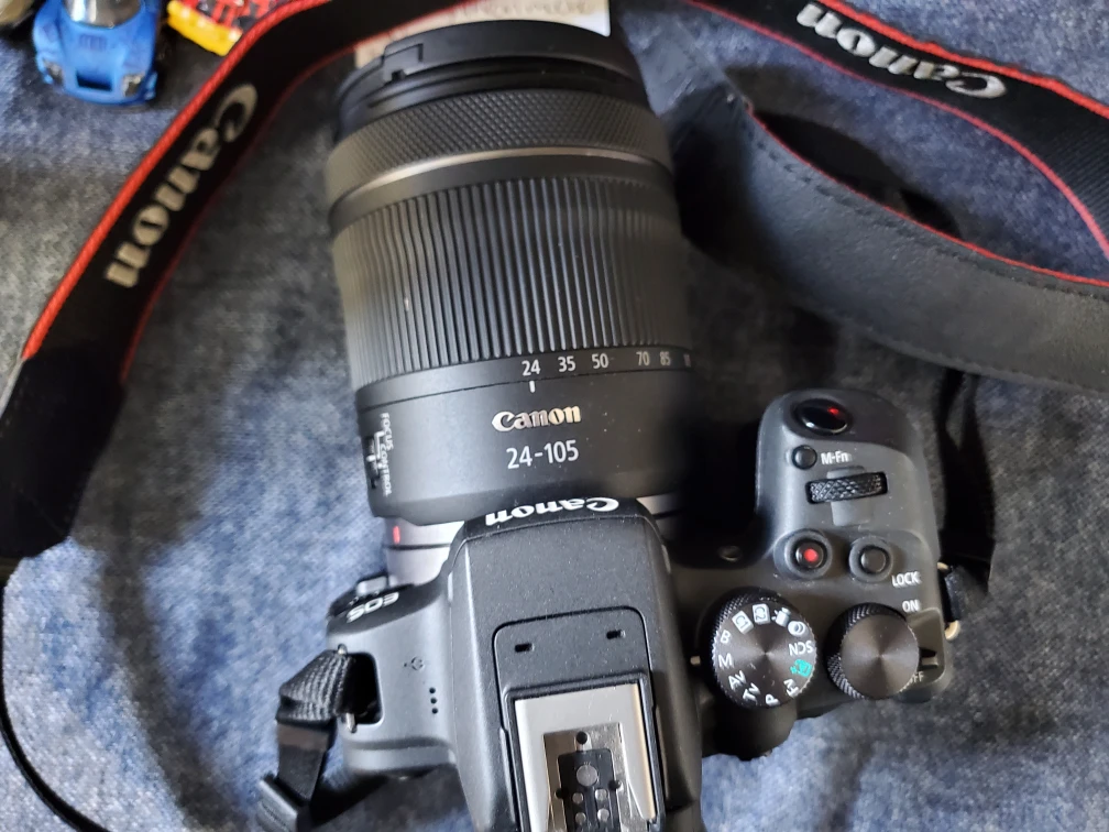 Canon EOS R10 Camera with 24-105mm Lens - photo 4
