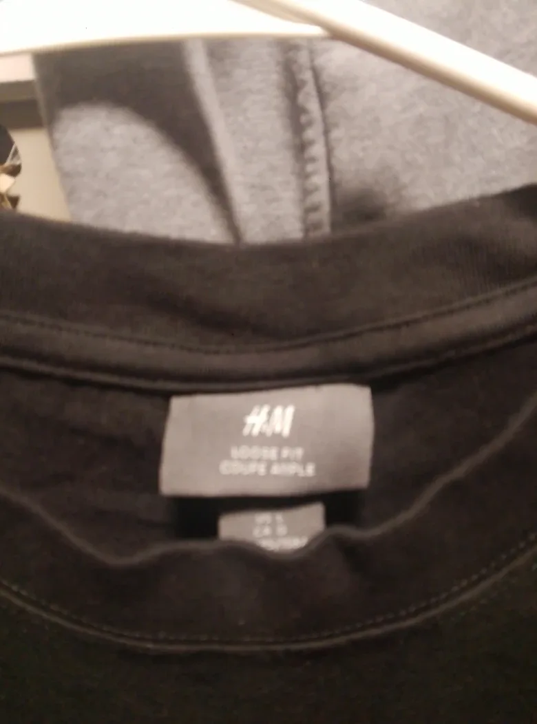 H&M Black T-Shirt - Size L image indicator(2)