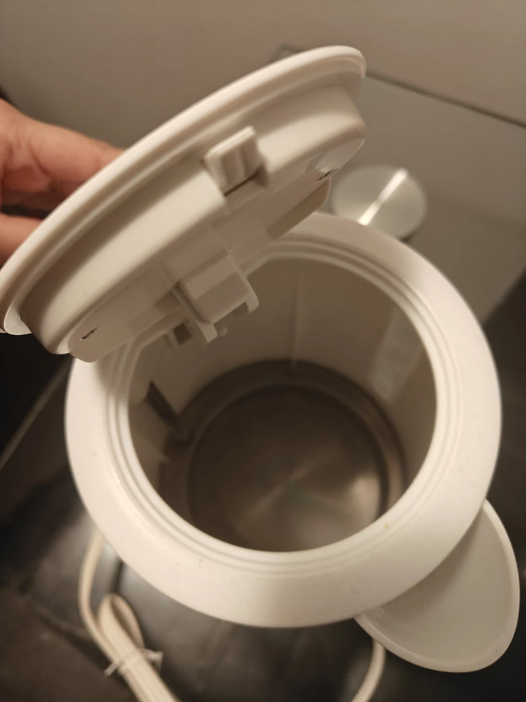 White Electric Kettle - Toastmaster - photo 2