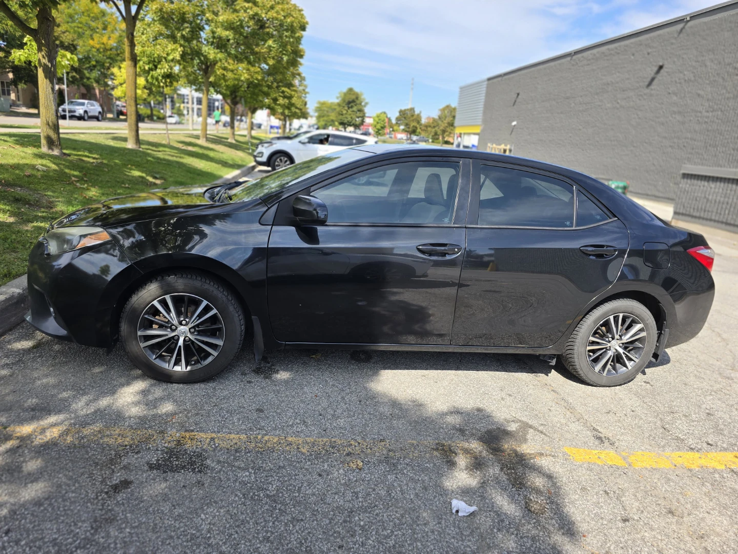 2016 Toyota Corolla - Black Sedan LE - photo 2