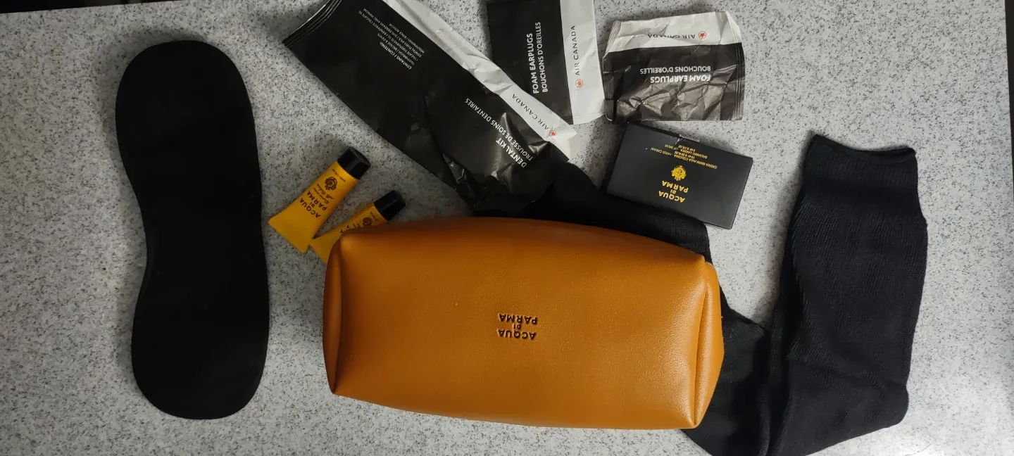 (NEW) Air Canada. Acqua di Parma Travel Kit - #Cleanout image indicator(6)