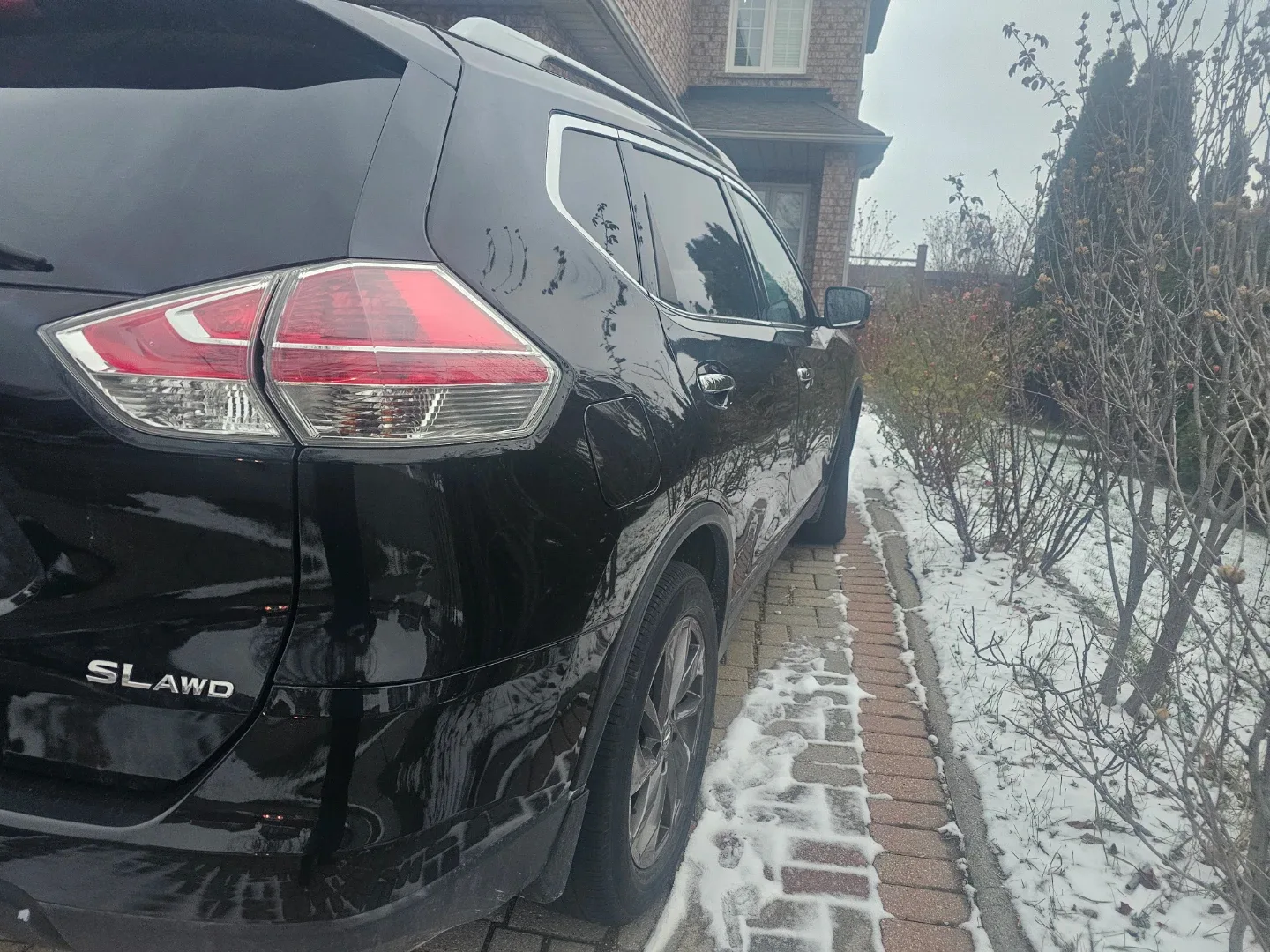 2016 Nissan Rogue SUV - Black image indicator(2)