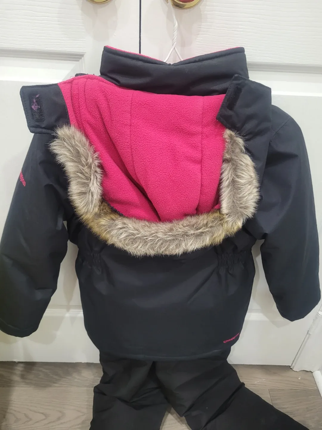 OshKosh Snow Suit - Size 5/6 image indicator(2)