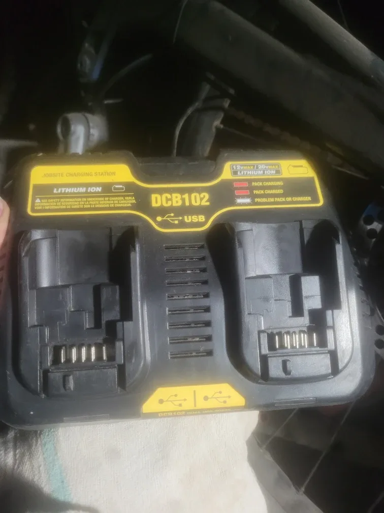 Milwaukee M12 Cordless Drill & DeWalt 20V Drill image indicator(4)