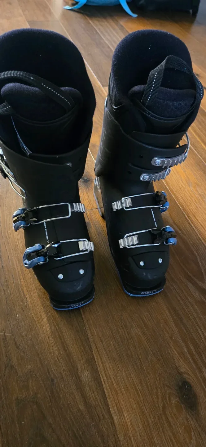 Wedze Boost 500 Ski Boots - Size 22/22.5 #cleanout
