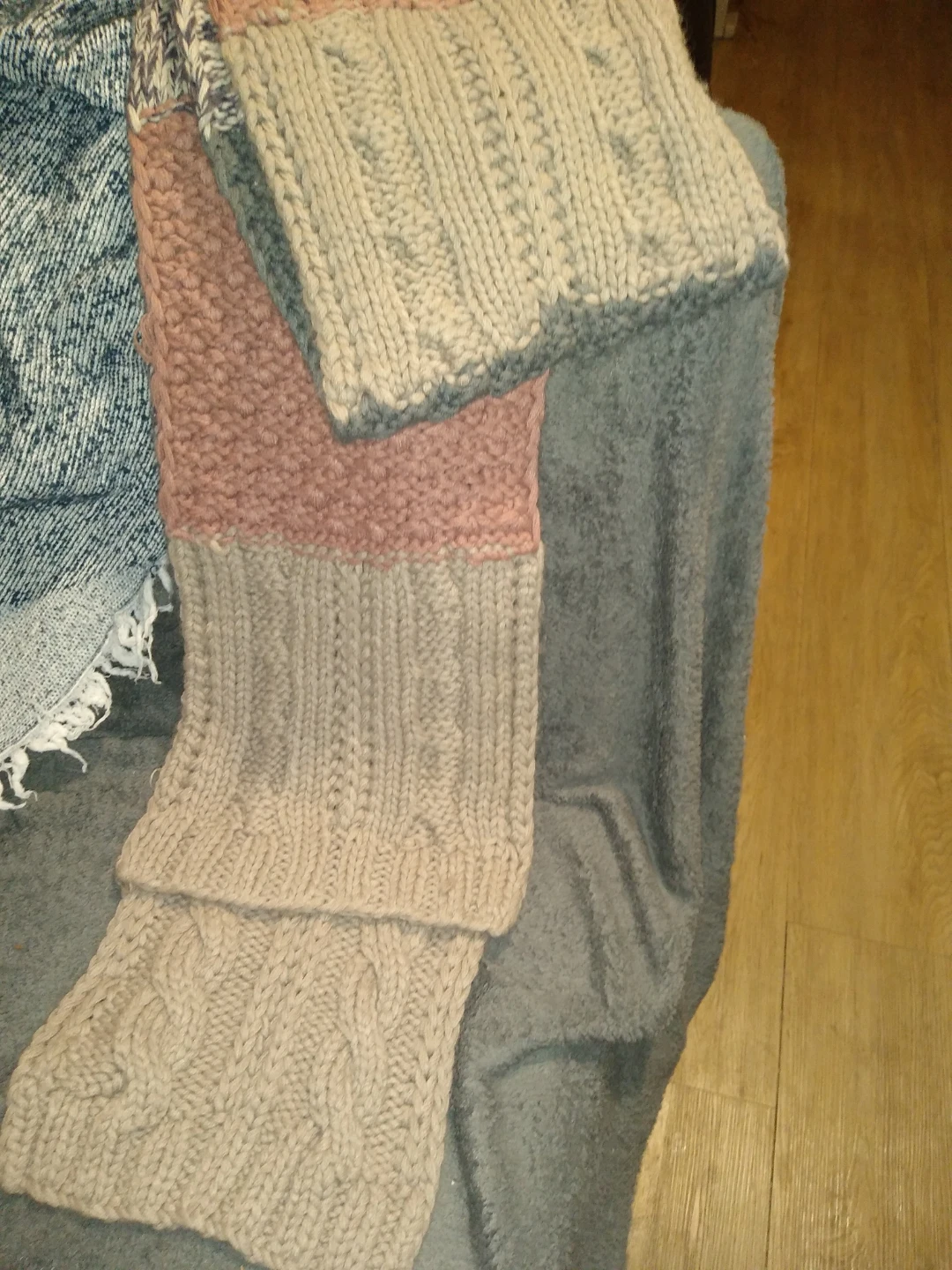 Beautiful gray Heather pink and beige tone scarf - photo 2