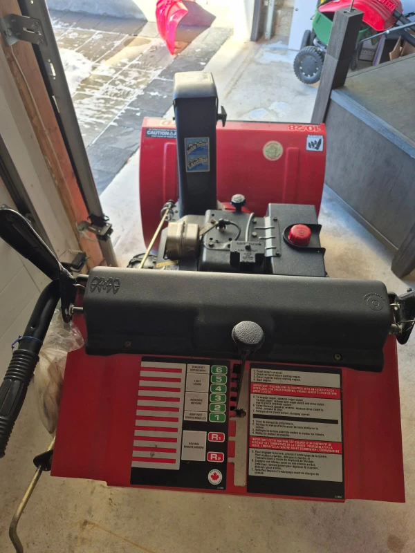 MTD 10/28 Yard Machines Snowblower - photo 2