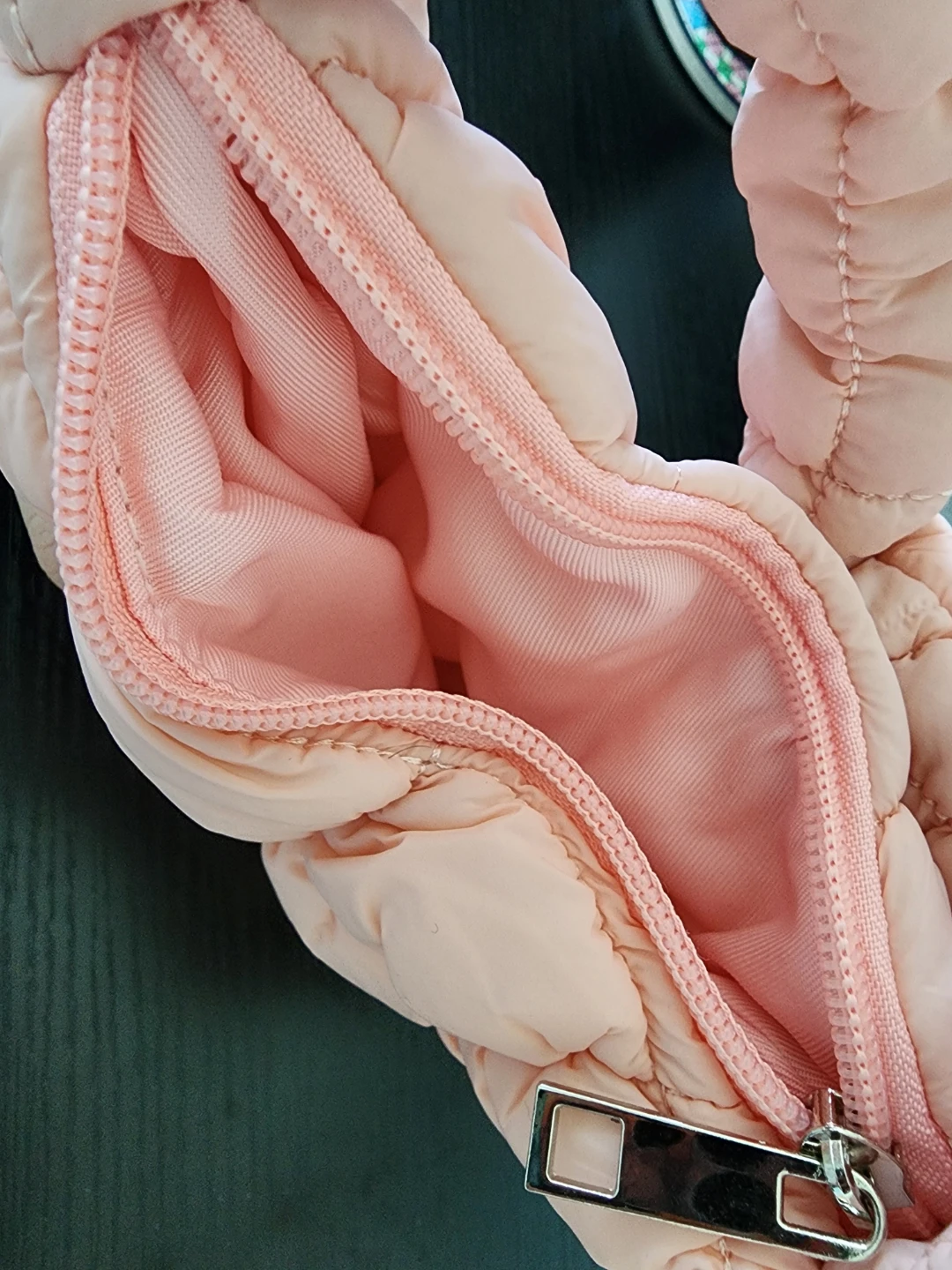 L'Oréal Paris Pink Puffer Bag Pouch - photo 3