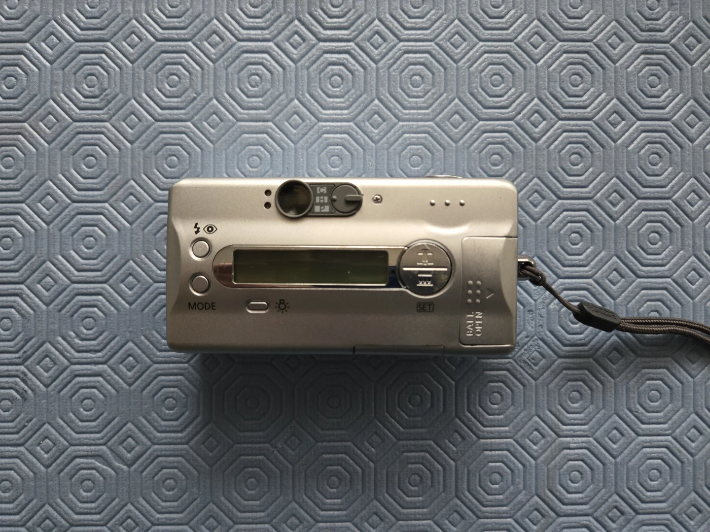 Canon ELPH Z3 Camera - photo 2