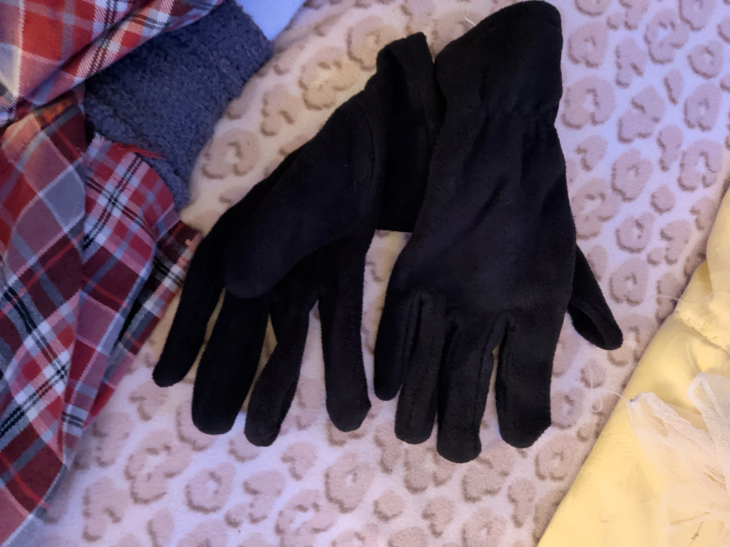 Urban Indigenous Education Centre Hat & Gloves Set - photo 4