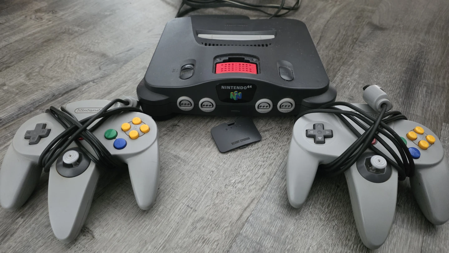 Nintendo 64 Console with 2 Controllers