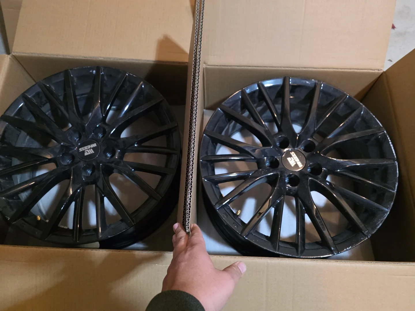 WC Wheels 18x8.0 Black Alloy Rim image indicator(8)