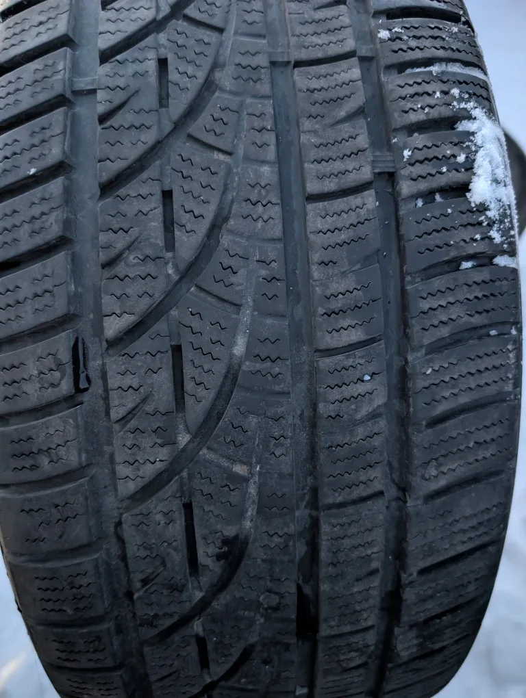 Set of 4 like new Hankook wintercept  245/45r18 image indicator(2)