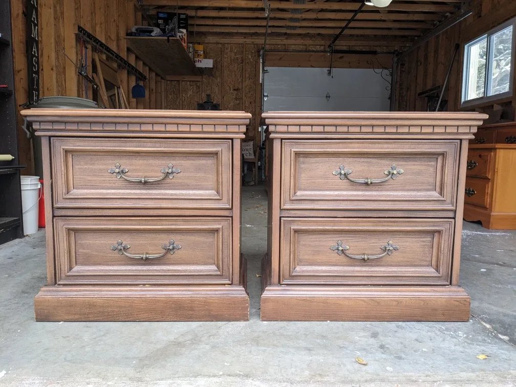 Kroehler Pair of Nightstands in Solid Wood