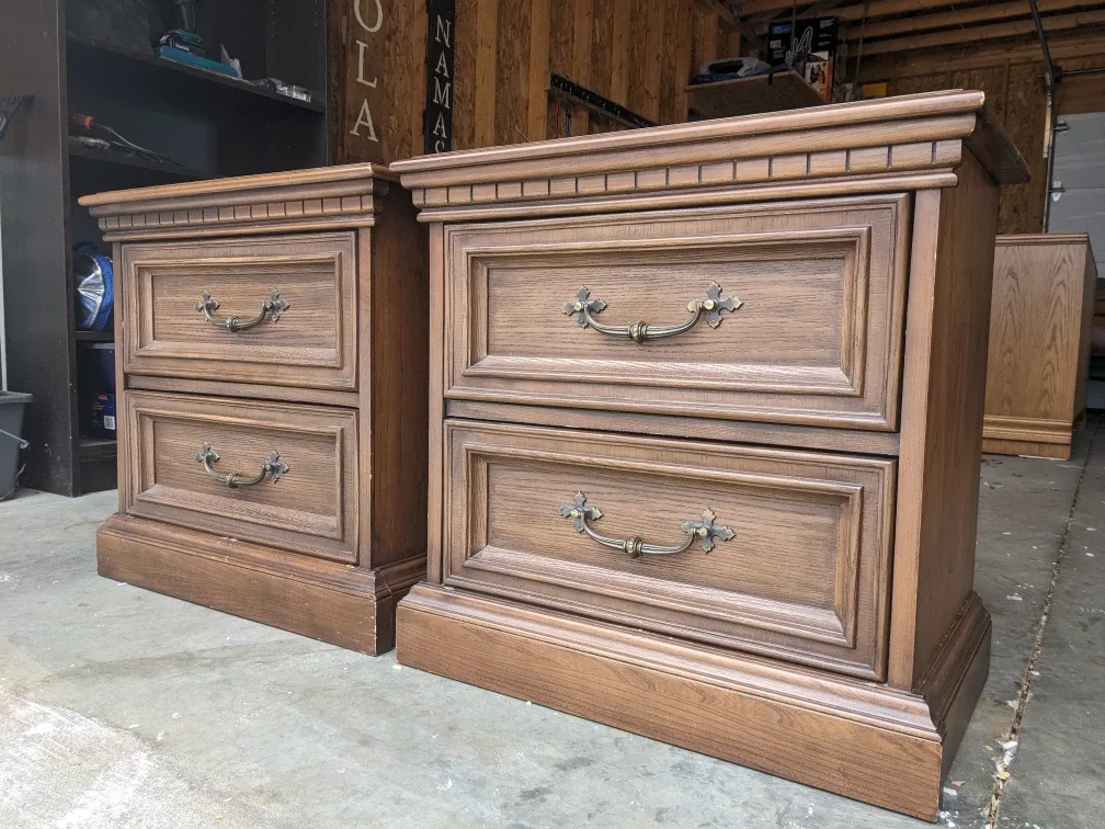 Kroehler Pair of Nightstands in Solid Wood image indicator(2)