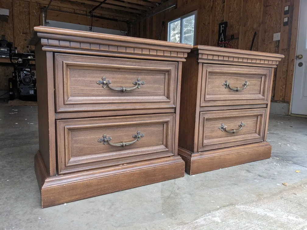 Kroehler Pair of Nightstands in Solid Wood image indicator(3)