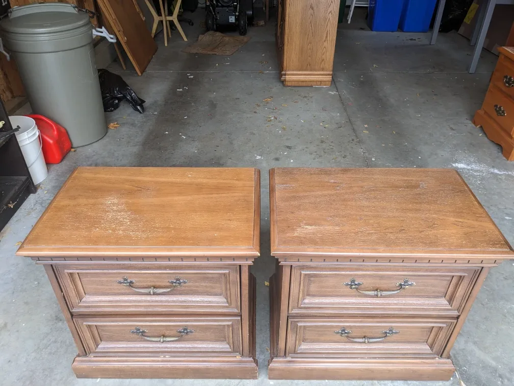 Kroehler Pair of Nightstands in Solid Wood image indicator(4)