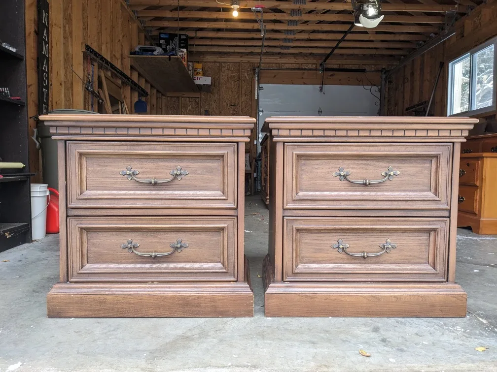 Kroehler Pair of Nightstands in Solid Wood image indicator(10)