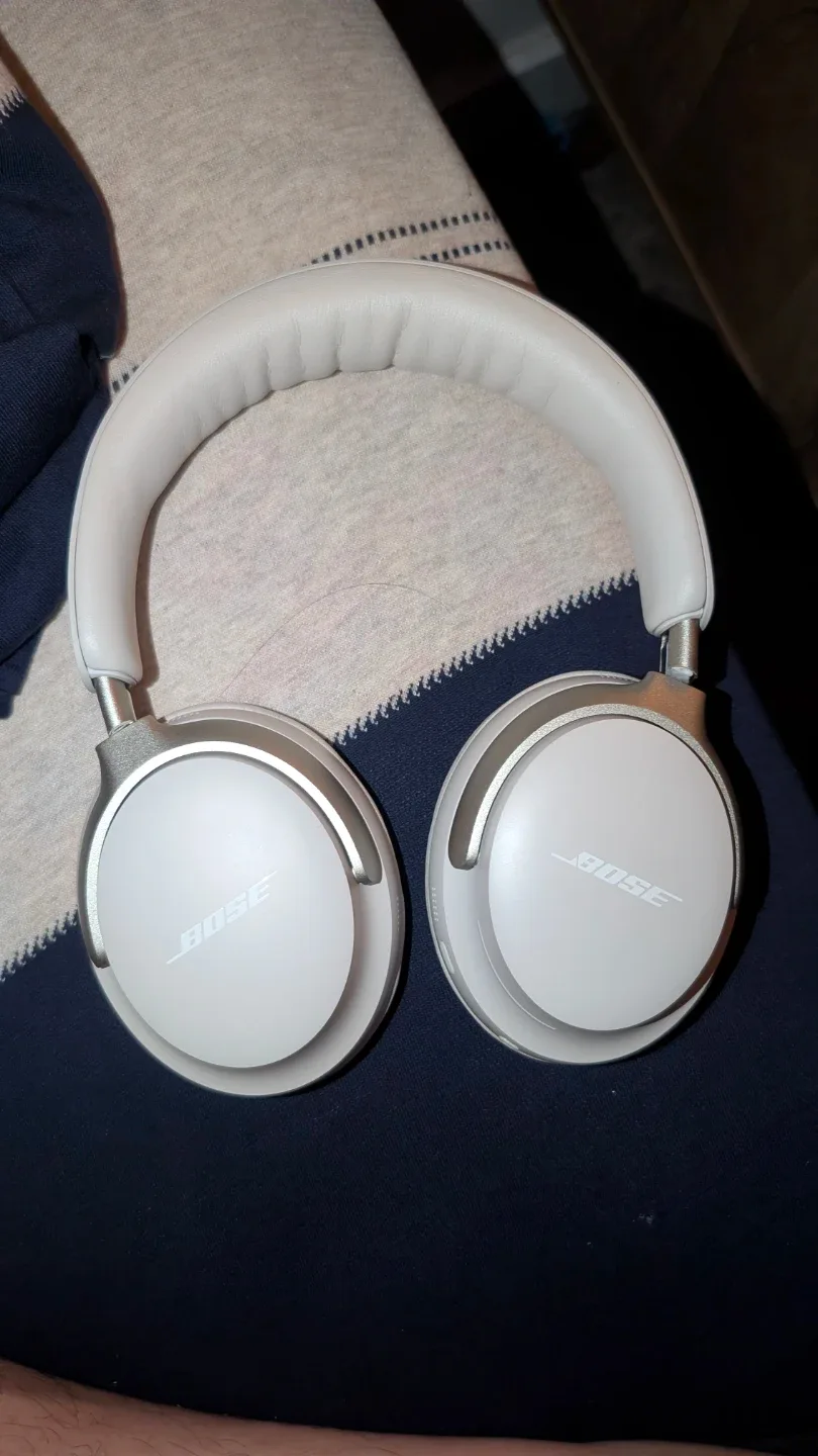 Bose QuietComfort UltraHeadphones - White image indicator(2)