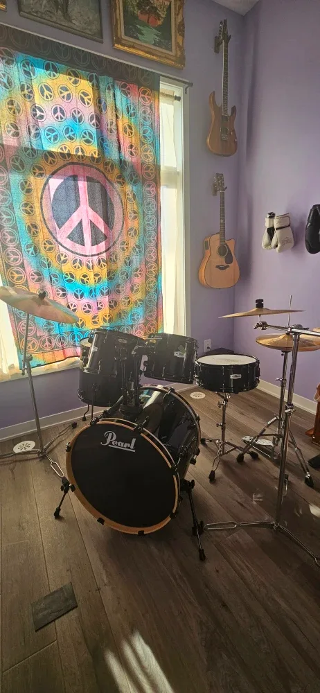 8- Piece Pearl Drum Kit! - Excellent Condition! image indicator(2)