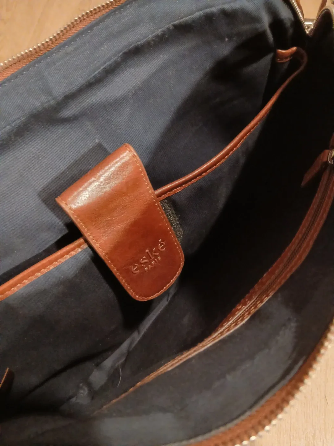 Eské Paris Brown Leather Briefcase image indicator(4)