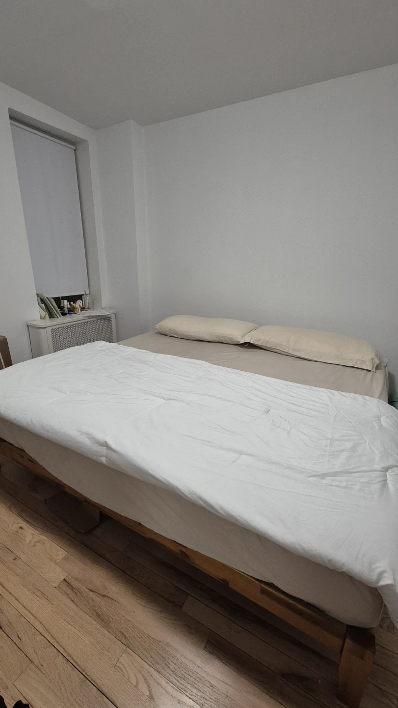 Zinus Wood King Size Bed Frame + Free Mattress - photo 3