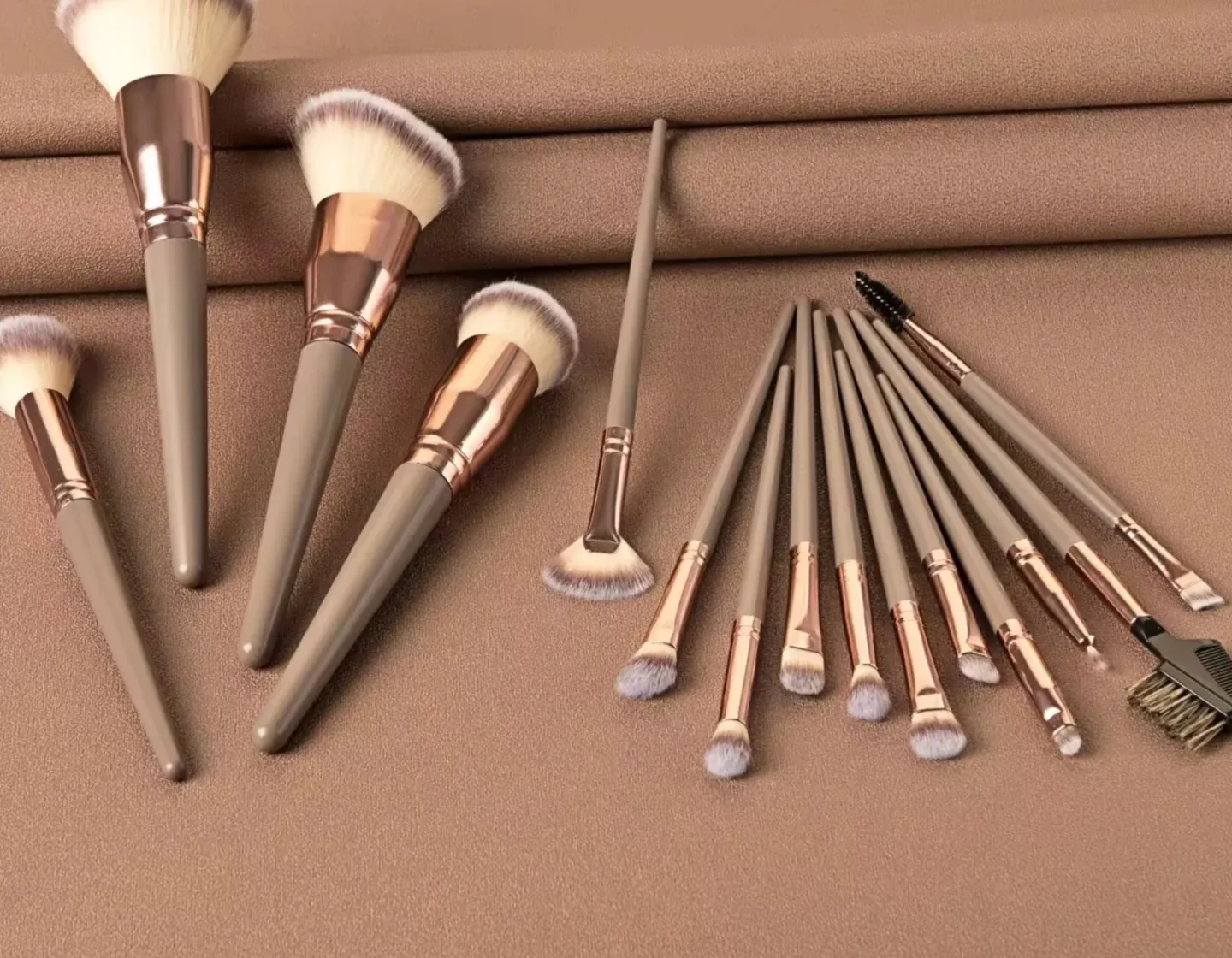 Janiahz Beauty 15-Piece Makeup Brush Set image indicator(7)