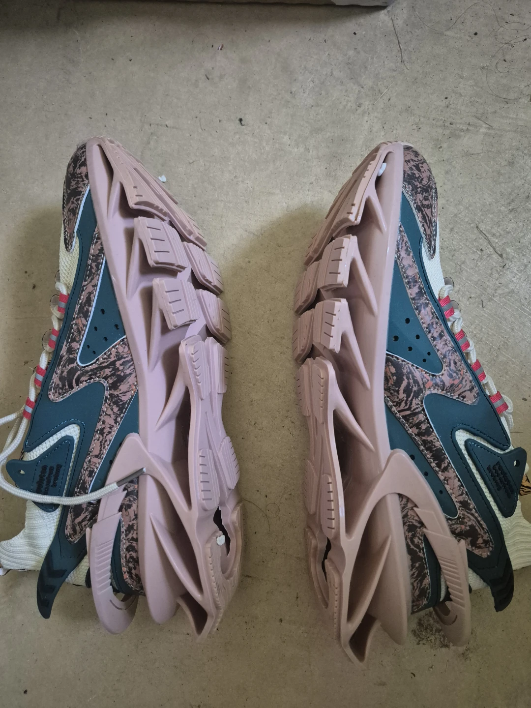 Brand new Fashion Sneakers