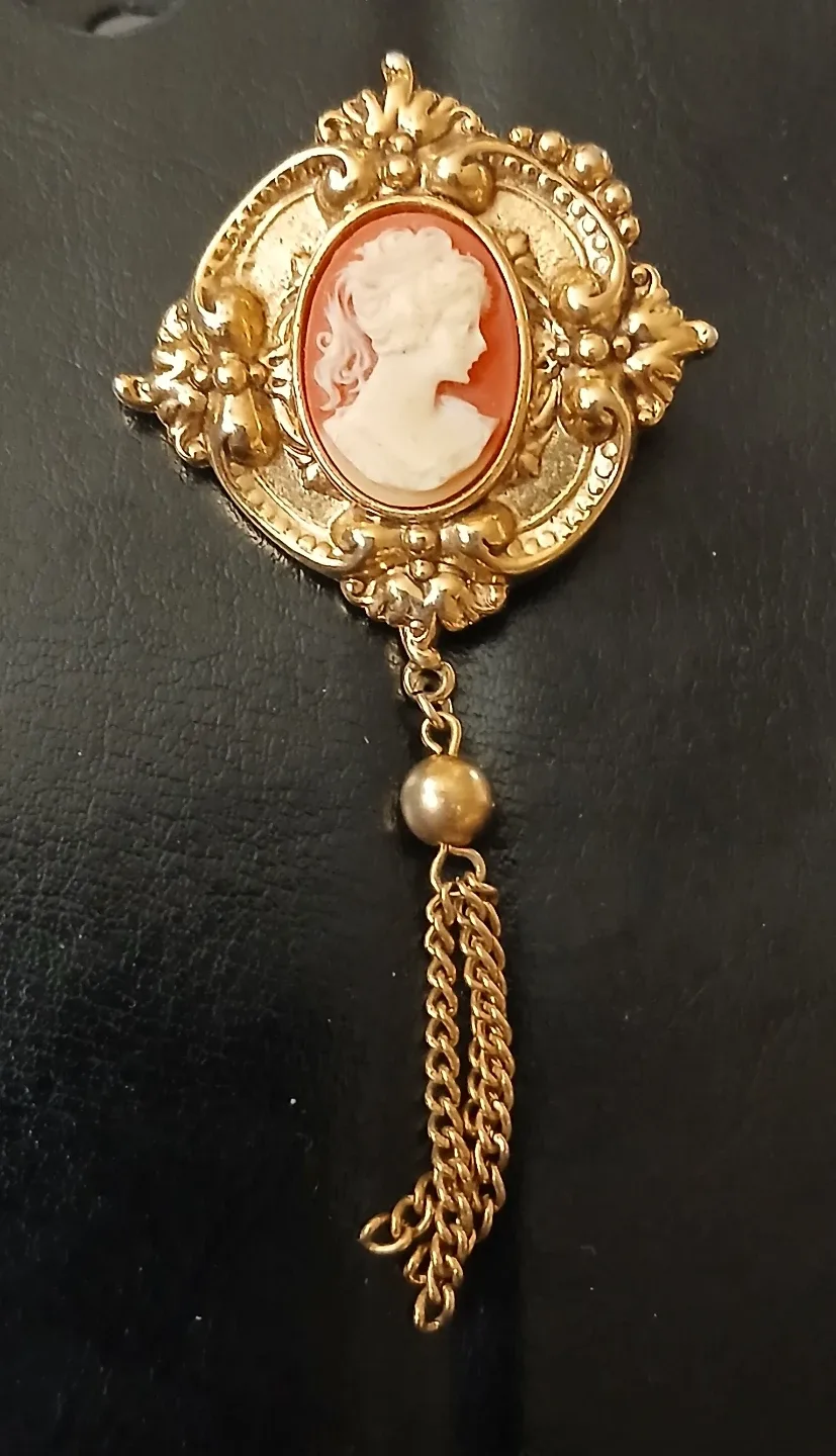 Vintage Cameo Brooch with Gold Tone