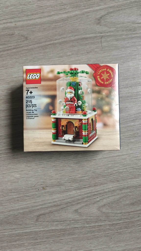 LEGO 40223 Christmas Snowglobe - Limited Edition
