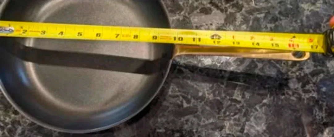 #Cleanout 2 Vintage Copper Skillets with Brass Handles image indicator(6)