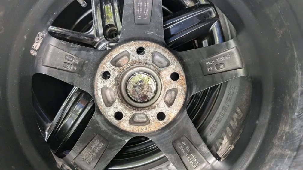 Winter Tires 225/50R17 with Rims image indicator(2)