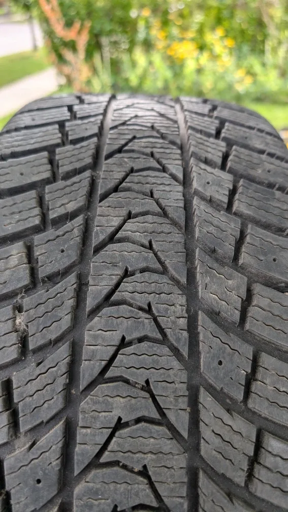 Winter Tires 225/50R17 with Rims image indicator(5)