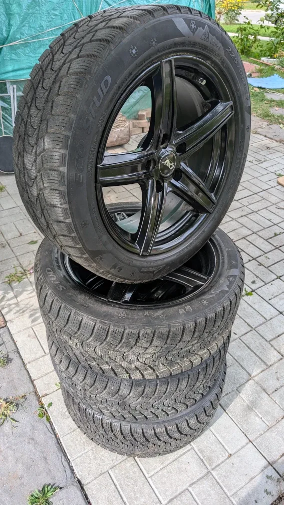 Winter Tires 225/50R17 with Rims image indicator(3)