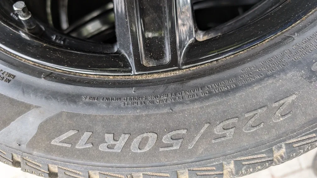 Winter Tires 225/50R17 with Rims image indicator(8)