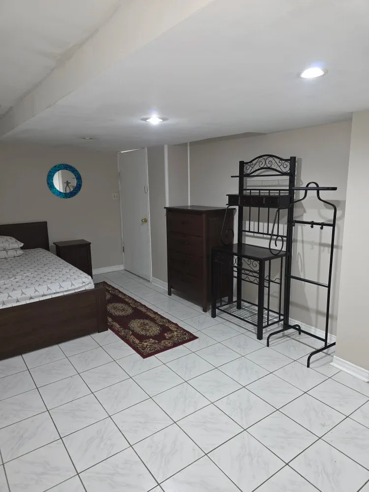 Basement apartment for rent image indicator(2)